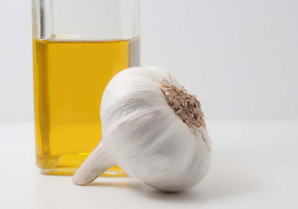 Garlic and Oil Solution Spray 1